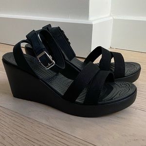 CROCS - Leigh Wedge - W9